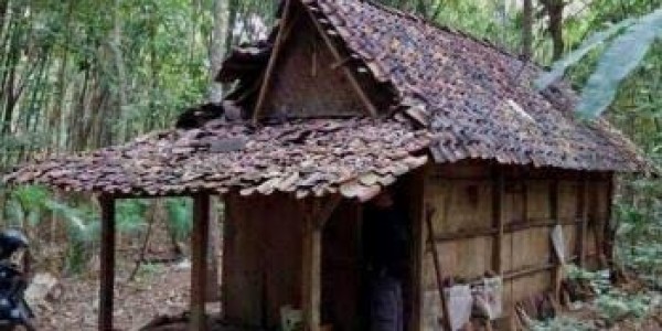 Tinggal Di Gubuk Reot, Pe'i Butuh Perhatian Camat Sukawangi