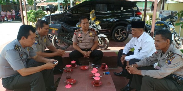 Kapolsek Bandar Khalifah Silaturahmi Dengan Kepala KUA Bandar Khalifah