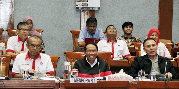 Menpora Perkenalkan Jajaranmya