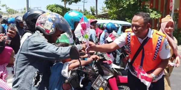 PT KAI Daop 8 Surabaya Tegaskan Alat Utama Keselamatan Rambu Tanda Stop!