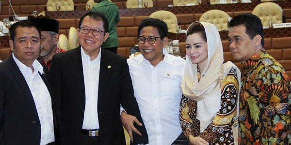 Mendes PDTT Raker Dengan Komisi V DPR