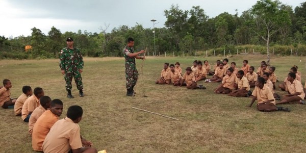 Melalui Pramuka, Satgas Yonif 411 Kostrad Bentuk Karakter Pelajar di Tapal Batas