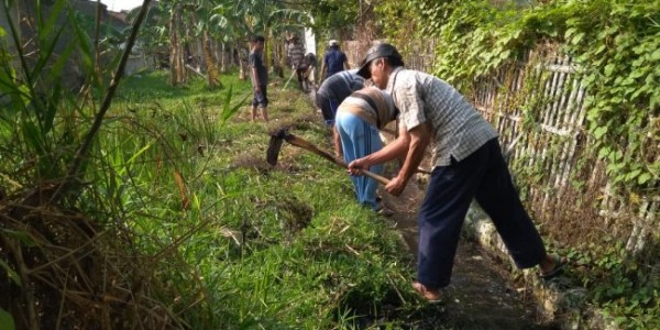 Antisipasi Banjir, Warga Kedung Pengawas Bersihkan Saluran Air