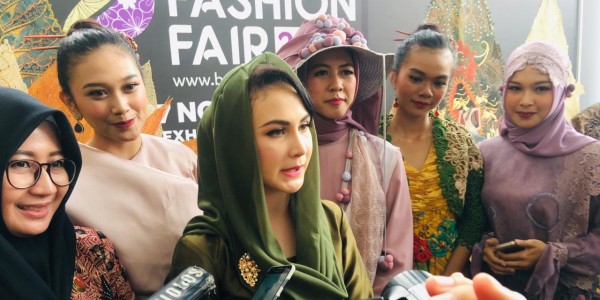Resmi! Arumi Bachsin Membuka Pameran Terbesar Akhir Tahun Batik Fashion Fair 2019