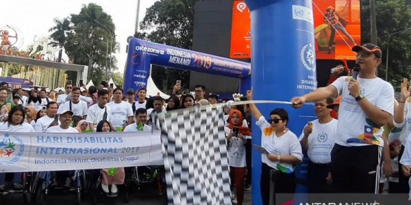 Kemensos Ajak 1.000 Penyandang Jalan Sehat