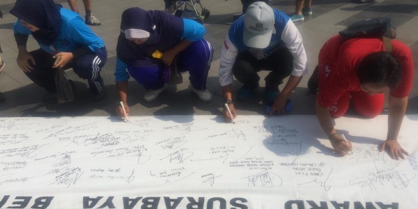 Ribuan Penandatanganan Warnai Deklarasi Award Surabaya Bersih dari Narkoba