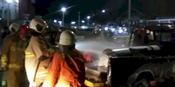 Mobil Pengangkut Bensin Terbakar 