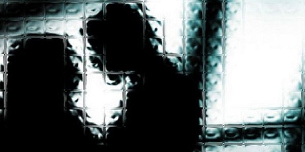 Enak-enakkan Dengan Wanita Lain Dalam Kos, Oknum Guru SD Ini Diciduk Istrinya