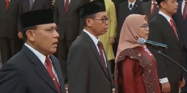 Jokowi Lantik Lima Pimpinan KPK dan Dewas