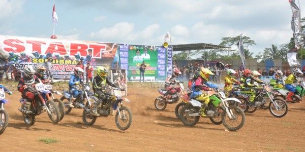 Diikuti Ratusan Crosser, Sudirman Grasstrack Motocross Berlangsung Seru