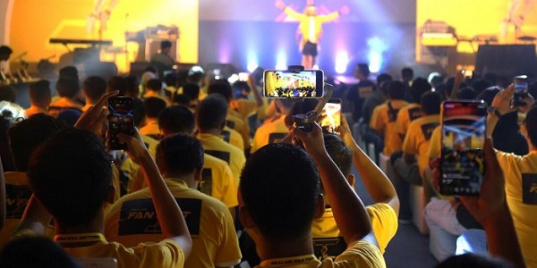 Ratusan Penggemar realme Padatkan Fan Fest 2019