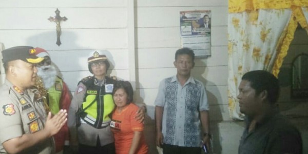 Kapolres Tobasa Berbagi Kasih Natal Dan Beri Taoiasih Kepada Penderita Hidro Sipalus 