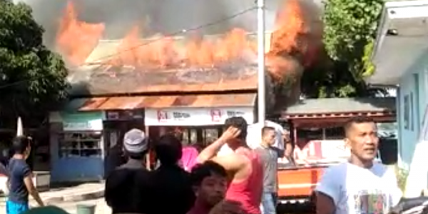 Jelang Akhir Tahun, Si Jago Merah Lahap Dua Kios 
