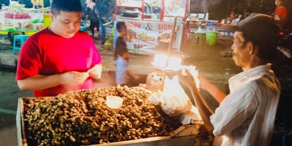 Pergantian Tahun, Kader Muda PDIP Surabaya Undang PKL