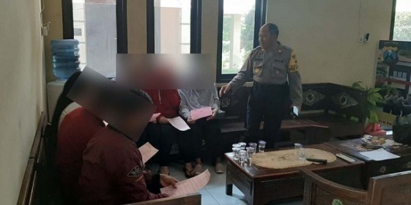 Lagi Indehoy di Warkop Remang-remang, PSK Ini Digaruk Polisi
