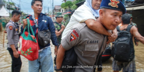 Evakuasi Ibu