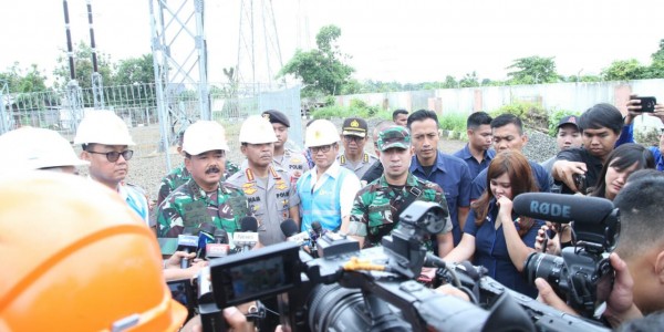 Panglima TNI Bersama Kapolri Tinjau Gardu Induk PLN Kembangan