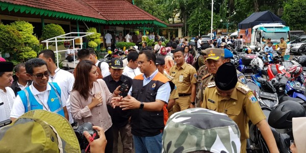 Gubernur Anies Kembali Kunjungi Lokasi Banjir di Jakarta Barat