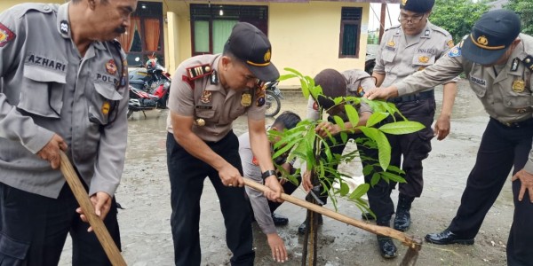 Gerakan Penghijauan, Polsek Bandar Khalifah Tanam Pohon Mahoni