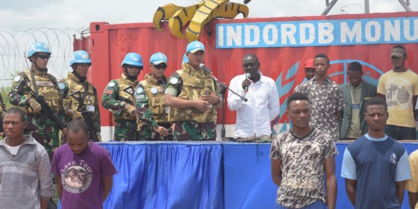 Satgas TNI RDB Berhasil Mengajak 30 Orang Ex-Combatan Suku Perci Kembali ke Masyarakat   
