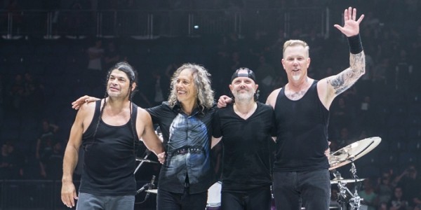 Metallica Sumbang Rp 7,3 M untuk Penanganan Kebakaran Australia