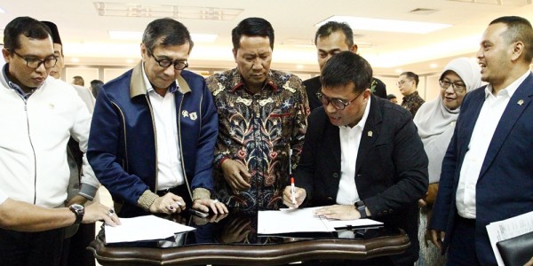 DPD RI Serahkan RUU Prioritas Prolegnas Tahun 2020 Ke DPR