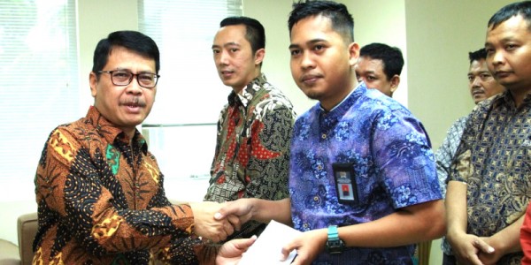 DPD RI Salurkan Bantuan Korban Banjir  Kepada Pegawai  DPD RI