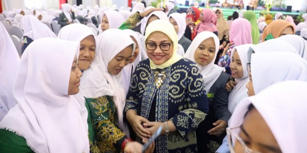 Menaker Ida Fauziyah Ingin Santri Melek Teknologi 4.0