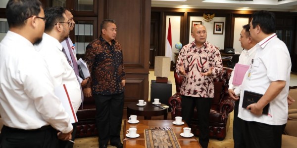 Kemenkop Gandeng OJK Bangun Ekosistem Keuangan UMKM