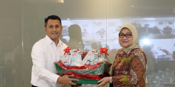 Menaker Ida Fauziyah Mengirim 33 ribu Masker Bagi Pekerja Migran Indonesia
