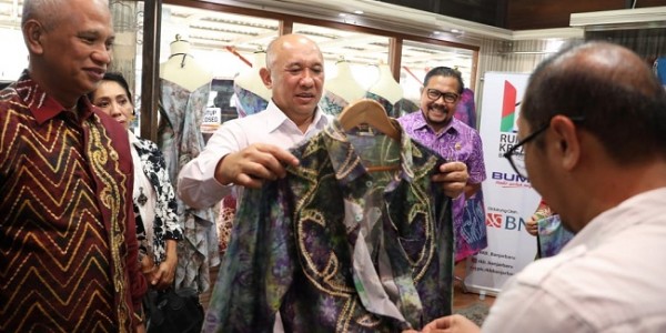 Menkop Teten: Sasirangan Bordir Contoh Usaha Mikro Naik Kelas