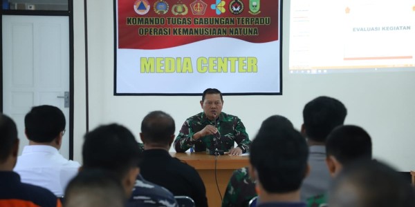 Pangkogasgabpad Evaluasi Kegiatan Termasuk Sarana dan Prasarana 238 WNI di Natuna