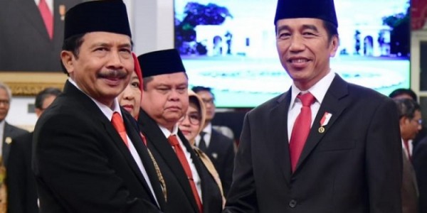 Jokowi Sebaiknya Kurangi Pembantu Yang Suka Bikin Gaduh, Dipecat?