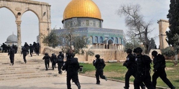 Pasukan Israel Serbu Jamaah Salat Jumat di Masjid Al-Aqsa