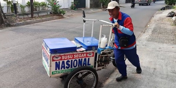 Menkop Bertekad Mengurangi Dominasi Susu Impor Yang 80 Persen