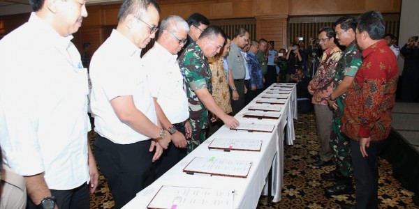Panglima TNI Sebagai Saksi Penandatanganan Force Down Pesawat Asing