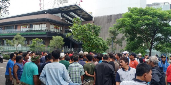 Dianggap Biang Kerok Banjir Massa Geruduk Mal JGC 
