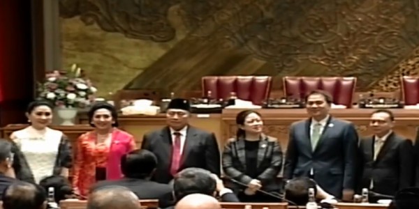 DPR Lantik Tiga Anggota PAW Pengganti Menteri Jokowi