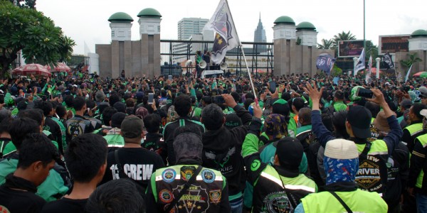 Ojek Online Demo Di DPR