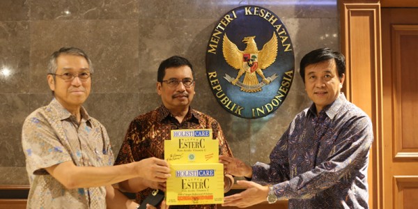 Sumbangan Holisticare Ester C Untuk Karantina Virus Corona 188 ABK Kapal World Dream 