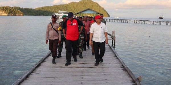 Majukan Pelaku Usaha Pariwisata Raja Ampat, Teten Sarankan Antar Komunitas Terintegrasi 