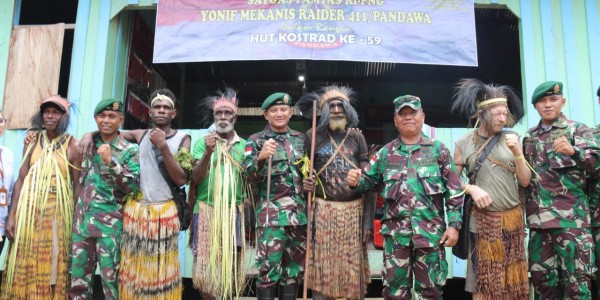 Kado HUT Kostrad ke-59, TNI dan Warga Papua Bersatu Jaga NKRI