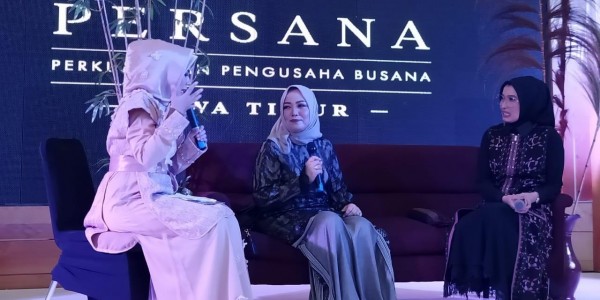 Arzeti Bilbina Akui Produk Busana Dalam Negeri Lebih Nyaman Ketimbang Luar Negeri