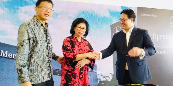 Daimler dan TOP Resmi Membuka Diler Mobil Niaga Mercedes-Benz di Surabaya