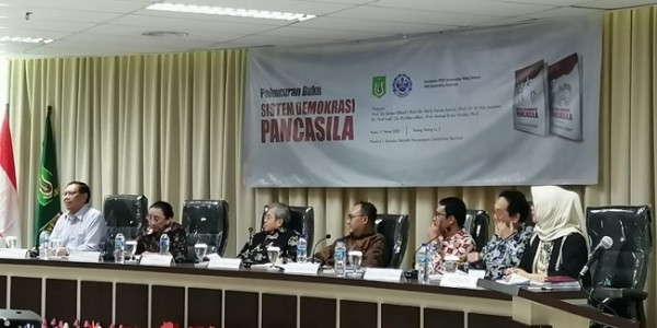 Mantan Rektor UGM Bongkar Ada Guyuran Duit Berkarung-karung Dalam Amandemen UUD