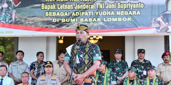 Kasum TNI Terima Gelar Adat Sasak “Adipati Yudha Negara”