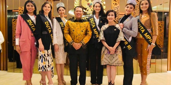 Enam Finalis Puteri Indonesia Diangkat Sebagai Duta Empat Pilar MPR RI