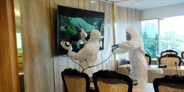 Penyemprotan Disinfektan Di DPR RI