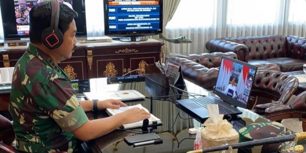 Panglima TNI Rapat Dengan Presiden RI Melalui Video Conference