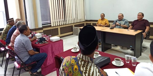 13 Tahun Menderita, Pedagang Pasar Turi Lapor  Ketua DPR RI Lanyala MM.